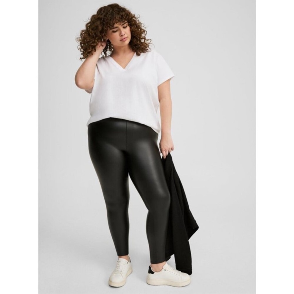 Torrid Black Faux Leather Legging Pant Sz 2 Skinny Pull On Stretch
